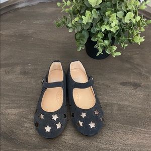 Hoo shoes. Only wore once. Size 12